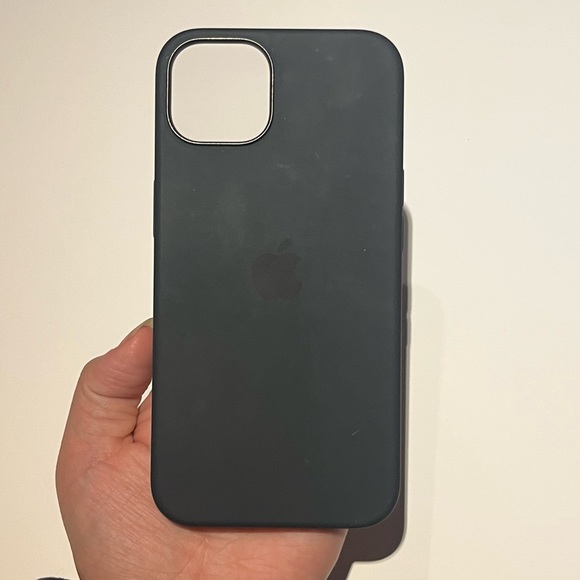 Apple iPhone 13 Silicone Case w/ MagSafe in Midnight - Picture 8 of 8